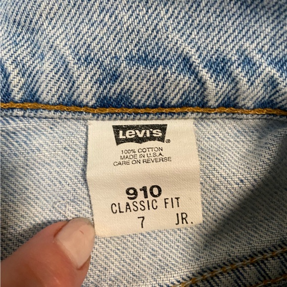Vintage High Waisted Levi’s Shorts - Picture 5 of 6